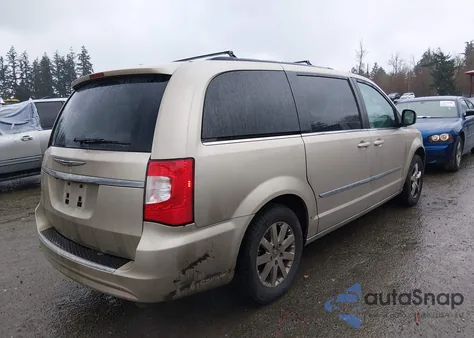 2016 Chrysler Town & Country Touring z USA, uszkodzony, nr VIN 2C4RC1BG0GR237747